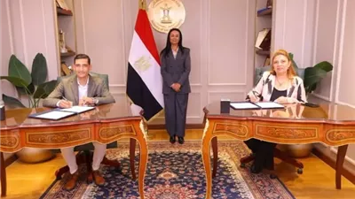 وزيرة التضامن تشهد توقيع عقود تمويل مشروعات متناهية الصغر