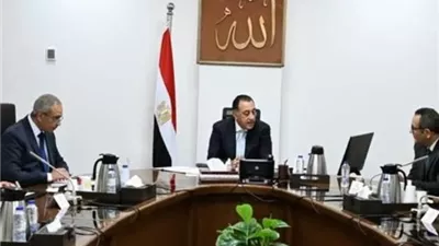 رئيس الوزراء يستعرض خطة تطوير جهاز تنمية المشروعات