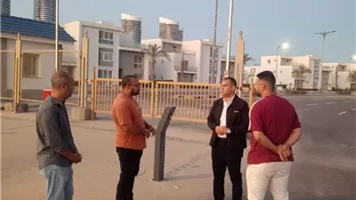 خلف الله يتفقد تنفيذ البوابات الإلكترونية بكمبوند 