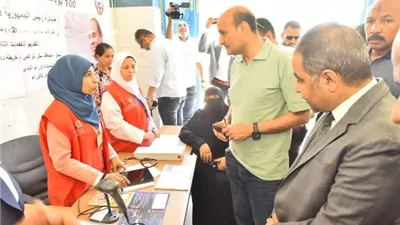 محافظ أسيوط يتابع ميدانيًا خدمات «100 يوم صحة» بالفتح
