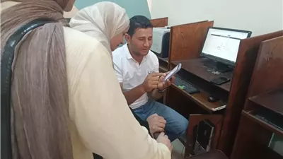 هدوء في مكتب التنسيق الإلكتروني بجامعة الزقازيق