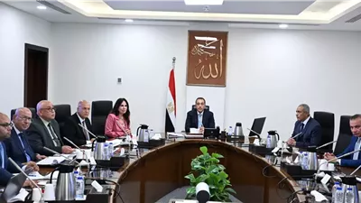 رئيس الوزراء يتابع الموقف التنفيذي لمشروعات مياه الشرب والصرف الصحي