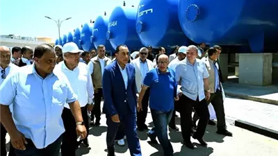 رئيس الوزراء يتفقد مجمع محطات تحلية مياه البحر بالرميلة بطاقة 125 ألف متر مكعب يوميًا
