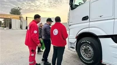 الهلال الأحمر المصري يدفع بقافلة 