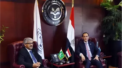 وزير الاستثمار وسفير باكستان يبحث سبل تعزيز الاستثمار الاقتصادي