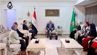 محافظ الإسماعيلية ورئيس هيئة الرقابة الصحية يبحثان سبل التعاون