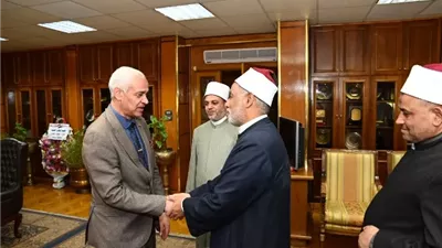 رئيس جامعة أسيوط يتلقى التهانى من وكيل وزارة الأوقاف