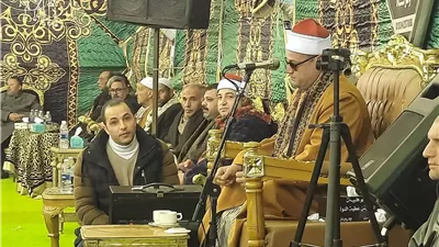 حكم قراءة القرآن في العزاء وأخذ الأجرة على ذلك