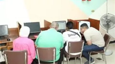 توافد الطلاب على مكتب التنسيق الإلكتروني بجامعة الزقازيق