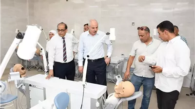رئيس جامعة القناة يتفقد معامل الكليات الطبية بالإسماعيلية الأهلية