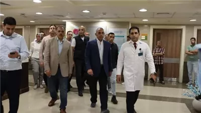 محافظا الإسماعيلية والشرقية يزوران مصابي حادث الدواويس ..صور