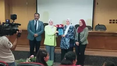 ألسن عين شمس تكرّم الموظف المثالي والعامل المميز والمحالين للمعاش