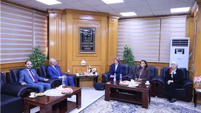 رئيسا جامعتي المنيا و الأقصر يبحثان التعاون المشترك