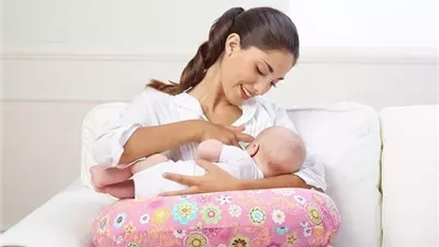 هل تؤثر الولادة القيصرية على الرضاعة الطبيعية؟ طبيبة توضح