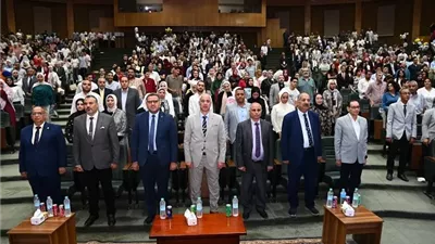 رئيس جامعة أسيوط يشهد حفل تخرج الدفعة السادسة بالفنون الجميلة