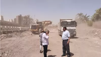 محافظ أسيوط: رفع المخلفات وتسوية طريق السفير بدر عبد العاطي