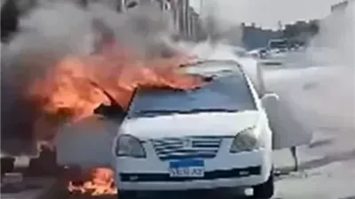 اشتعال النيران داخل سيارة ملاكي أعلى محور جمال عبد الناصر