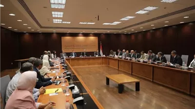 وزير السياحة يبحث تطوير منظومة العمل بالمجلس الأعلى للآثار