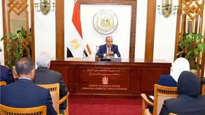 وزير الخارجية يجتمع مع قطاع التعاون الدولي بالوزارة