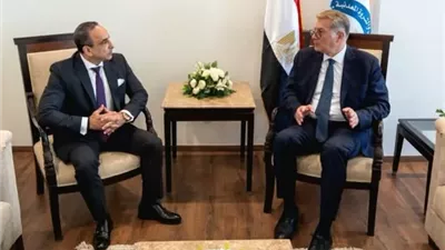 البترول و«هاليبرتون» يبحثان تعزيز الإنتاج بالتكسير الهيدروليكي