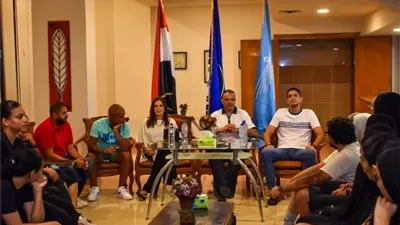 رئيس نادى سموحة يستقبل فريق طائرة للسيدات قبل السفر للإمارات