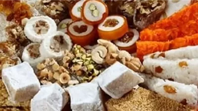 أنواع حلوى المولد وقيمتها الغذائية.. ما الأصناف الأقل ضررًا على الصحة؟