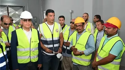 وزير الصناعة يتفقد مصنع إنتاج السبائك بشركة سيناء للمنجنيز