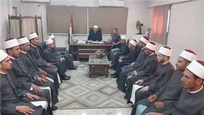 مدير أوقاف المنيا يستقبل 16إمامًا جديدًا من دفعة الشيخ حسن العطار