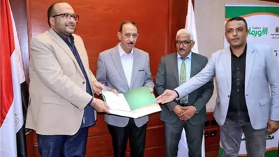 محافظ سوهاج يسلم 20 رأس ماشية عشار لـ 20 أسرة