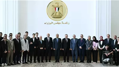 رئيس الوزراء يشيد بتكريم جريدة الجمهورية لأوائل الثانوية العامة