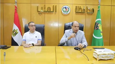 محافظ المنيا يستجيب لـ150 طلباً وشكوى ويوجه بتطهير الترع