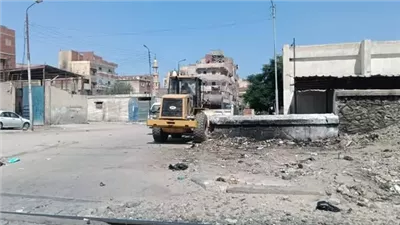 رفع الإشغالات والمخلفات من شارع شل في الإسماعيلية