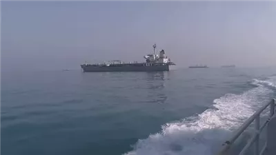 نيويورك بوست: نحو 200 سفينة عبرت مضيق هرمز الأسبوع الماضي