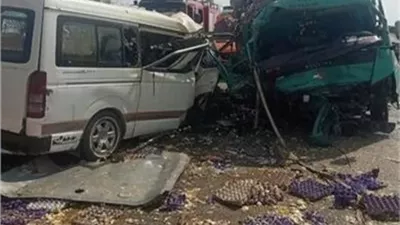 مصرع وإصابة 15 شخصا في تصادم سيارتين بالشرقية