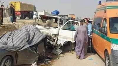 مصرع وإصابة 15 شخصا في تصادم سيارتين بالشرقية