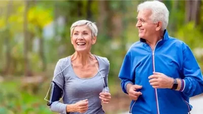 طبيب يكشف 5 عادات يومية تساعدك على إطالة العمر