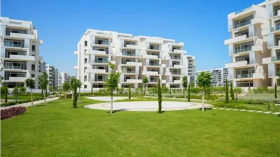 الإسكان تتابع أعمال التجميل والزراعة بكمبوند مزارين بالعلمين