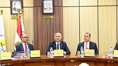 رئيس جامعة أسيوط يترأس اجتماع مجلس كلية الحقوق
