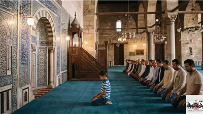 ترغيب الصغار في أداء الصلاة وتقديمهم للإمامة تشجيعا لهم