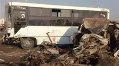 مصرع 9 وإصابة 8 إثر حادث تصادم ميني باص مع ميكروباص عمال بمطروح