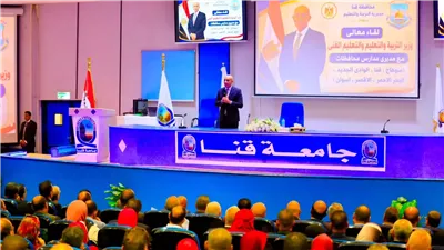وزير التعليم يعقد اجتماعا مع 1000مدير مدرسة وقيادة من عدة محافظات