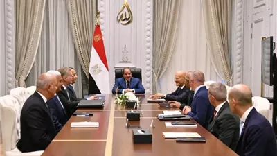 الرئيس السيسي يؤكد أهمية استمرار مسيرة التعاون بين مصر وإيني الإيطالية