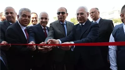 كدواني ورئيس الجامعة الأهلية يفتتحان فرع البنك الأهلى داخل الحرم