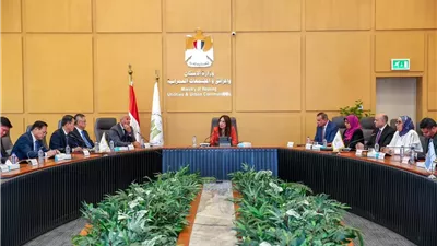 وزيرة الإسكان تشيد بمعدلات تنفيذ أبراج العلمين والعاصمة