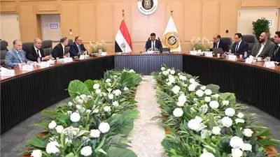 وزير الصناعة يبحث خفض تكاليف إنتاج مواد البناء وزيادة الصادرات