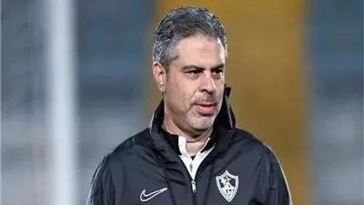 معتمد جمال يحاضر لاعبي الزمالك قبل لقاء البنك الأهلي