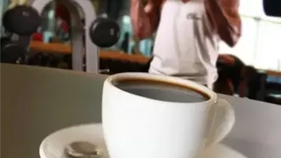 القهوة بعد التمرين .. كيف يؤثر الكافيين في العضلات والتعافي؟