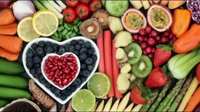 أطعمة تمنحك حياة أطول.. 5 اختيارات غذائية تدعم الشيخوخة الصحية