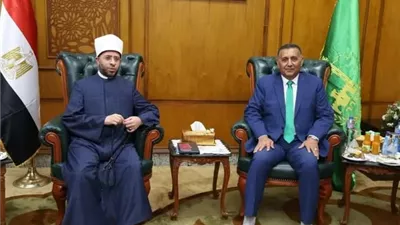 محافظ القليوبية يستقبل وزير الأوقاف ويهديه درع المحافظة