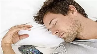 قبل أن تغلق عينيك.. 30 دقيقة بعيدًا عن الهاتف قد تحسن نومك